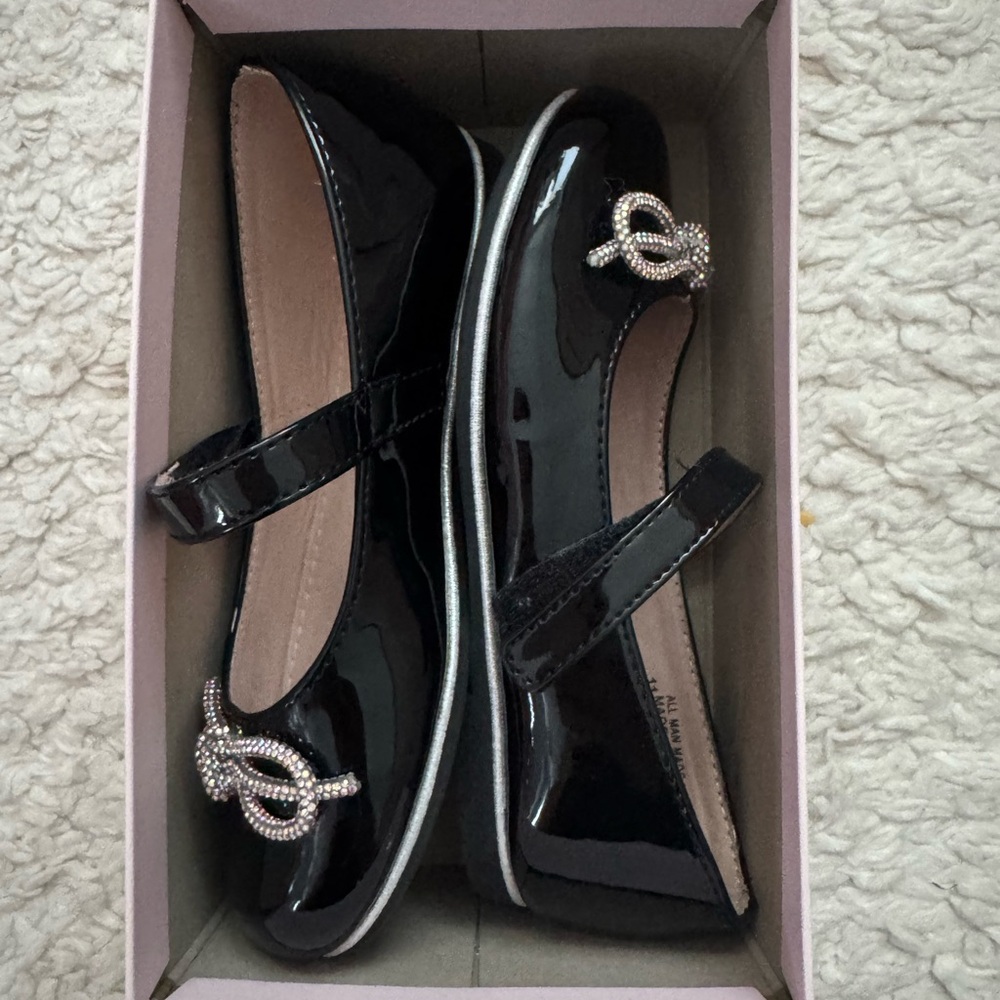 cupcakes & cashmere Black Patent Kids Dress Shoes with Bow